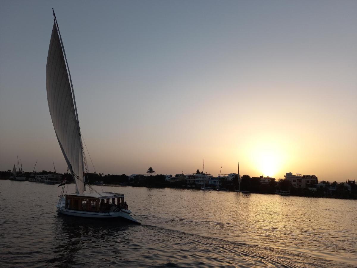 Nile Sunrise Felucca Boat Private Rental ルクソール エクステリア 写真
