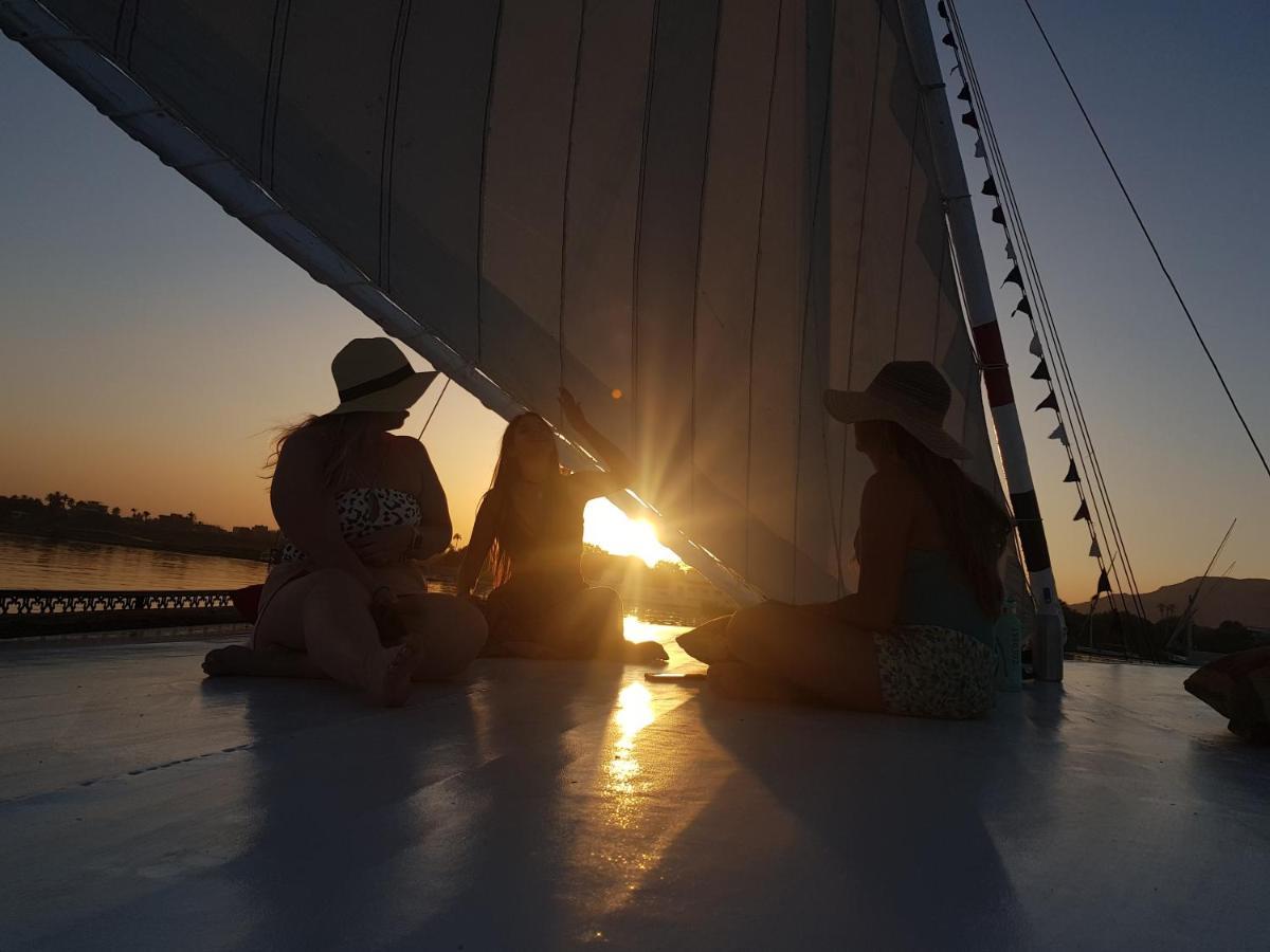 Nile Sunrise Felucca Boat Private Rental ルクソール エクステリア 写真