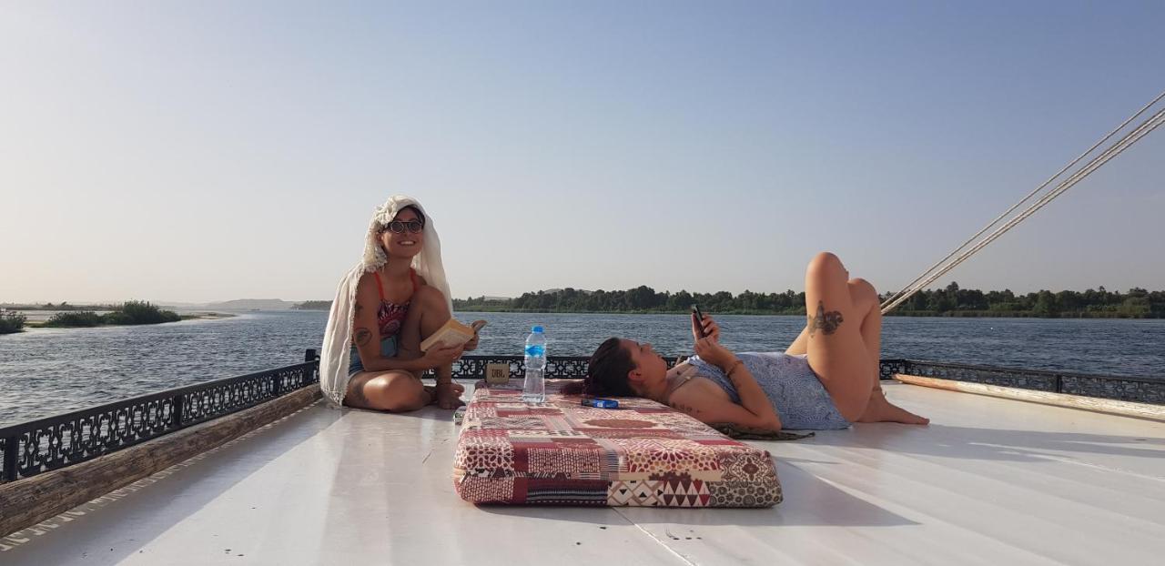 Nile Sunrise Felucca Boat Private Rental ルクソール エクステリア 写真