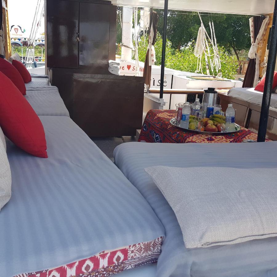 Nile Sunrise Felucca Boat Private Rental ルクソール エクステリア 写真