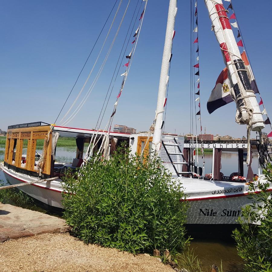 Nile Sunrise Felucca Boat Private Rental ルクソール エクステリア 写真