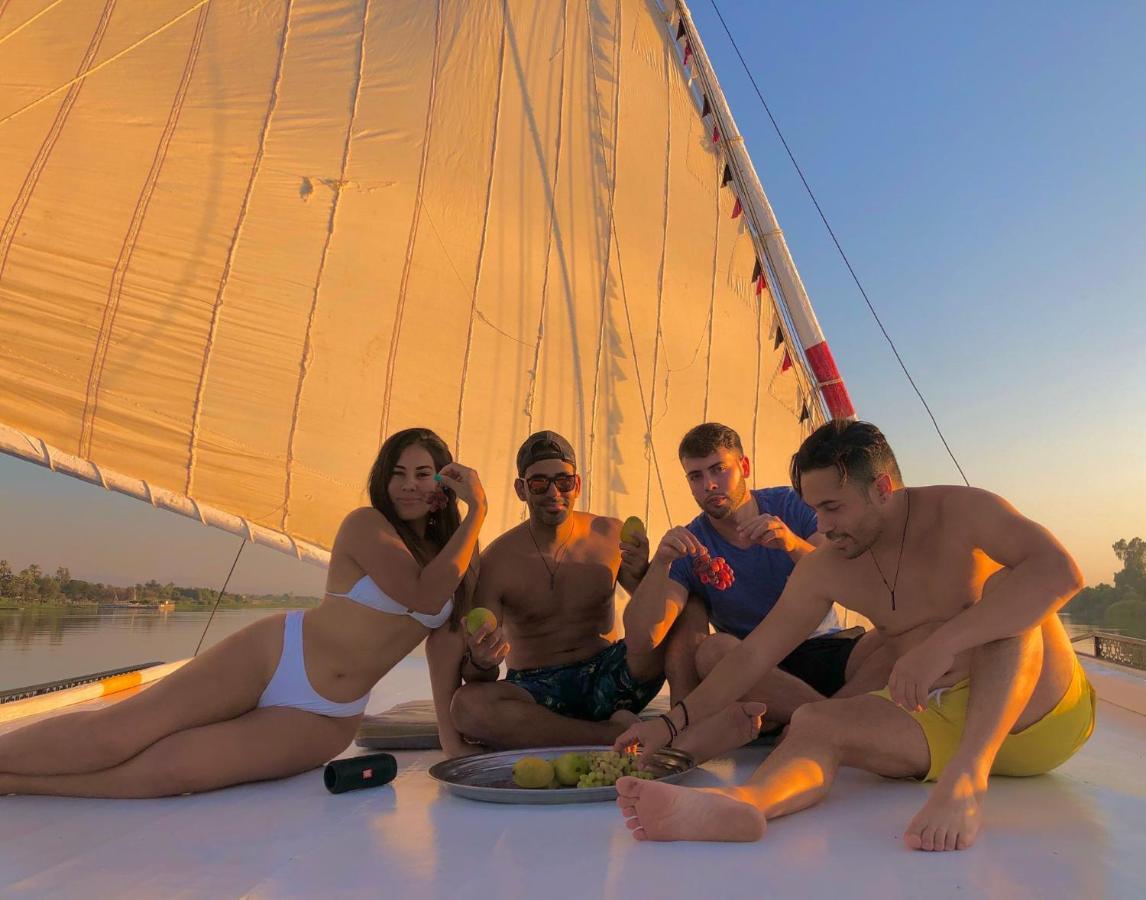 Nile Sunrise Felucca Boat Private Rental ルクソール エクステリア 写真
